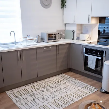 Corner House Apartment *